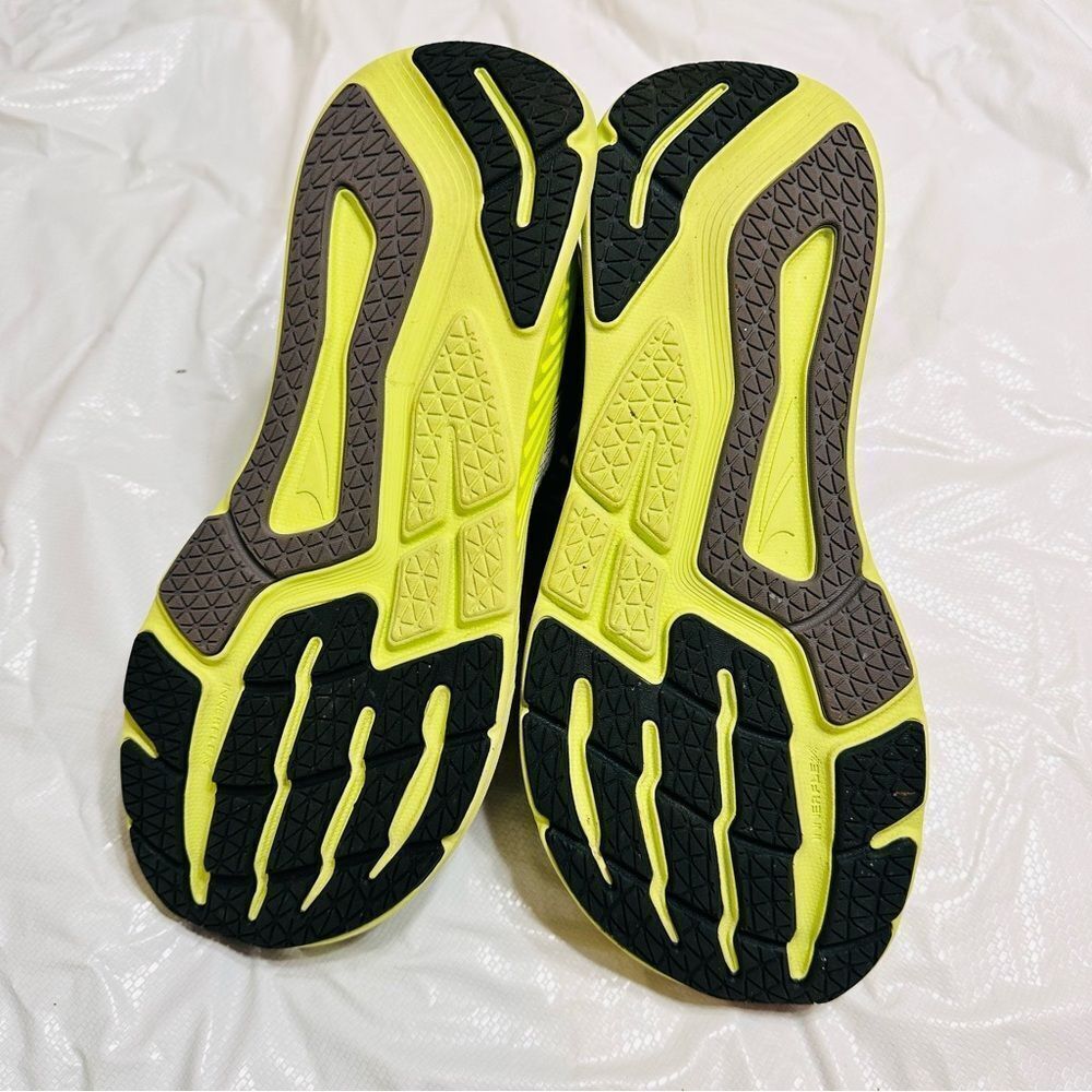 Altra Provision 8 Running Shoes in Light Gray and Green Size 10 near new - Picture 8 of 13